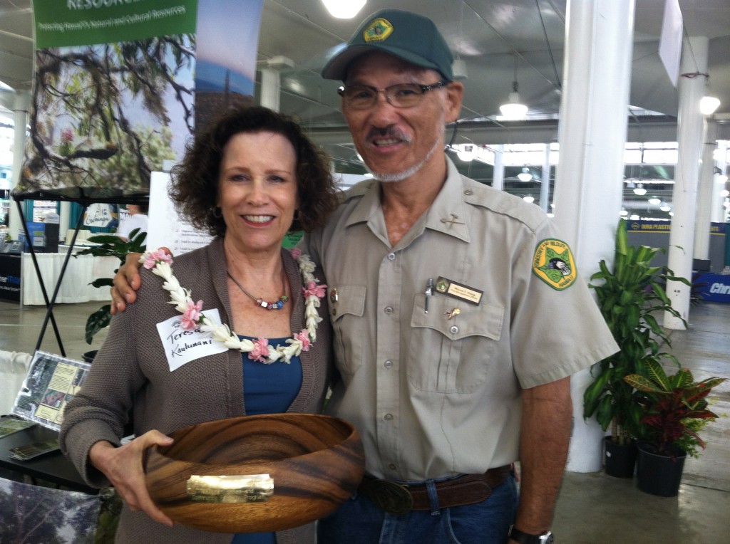 Teresa Trueman-Madriaga, Kaulunani manager (left) accepts the LICH award, with Wayne Ching (right), DLNR protection forester.