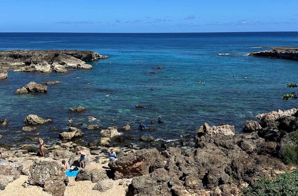 Sharkʻs Cove at Pūpūkea on a sunny day with calm ocean waters